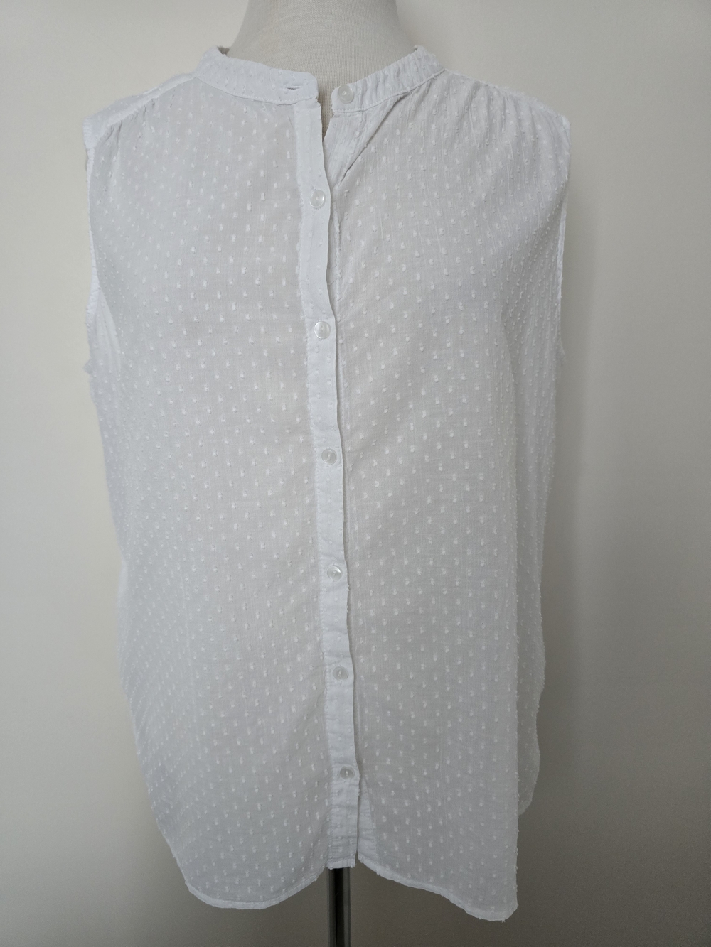 Sleeveless White Cotton Button-Front Swiss Dot Blouse Size XL